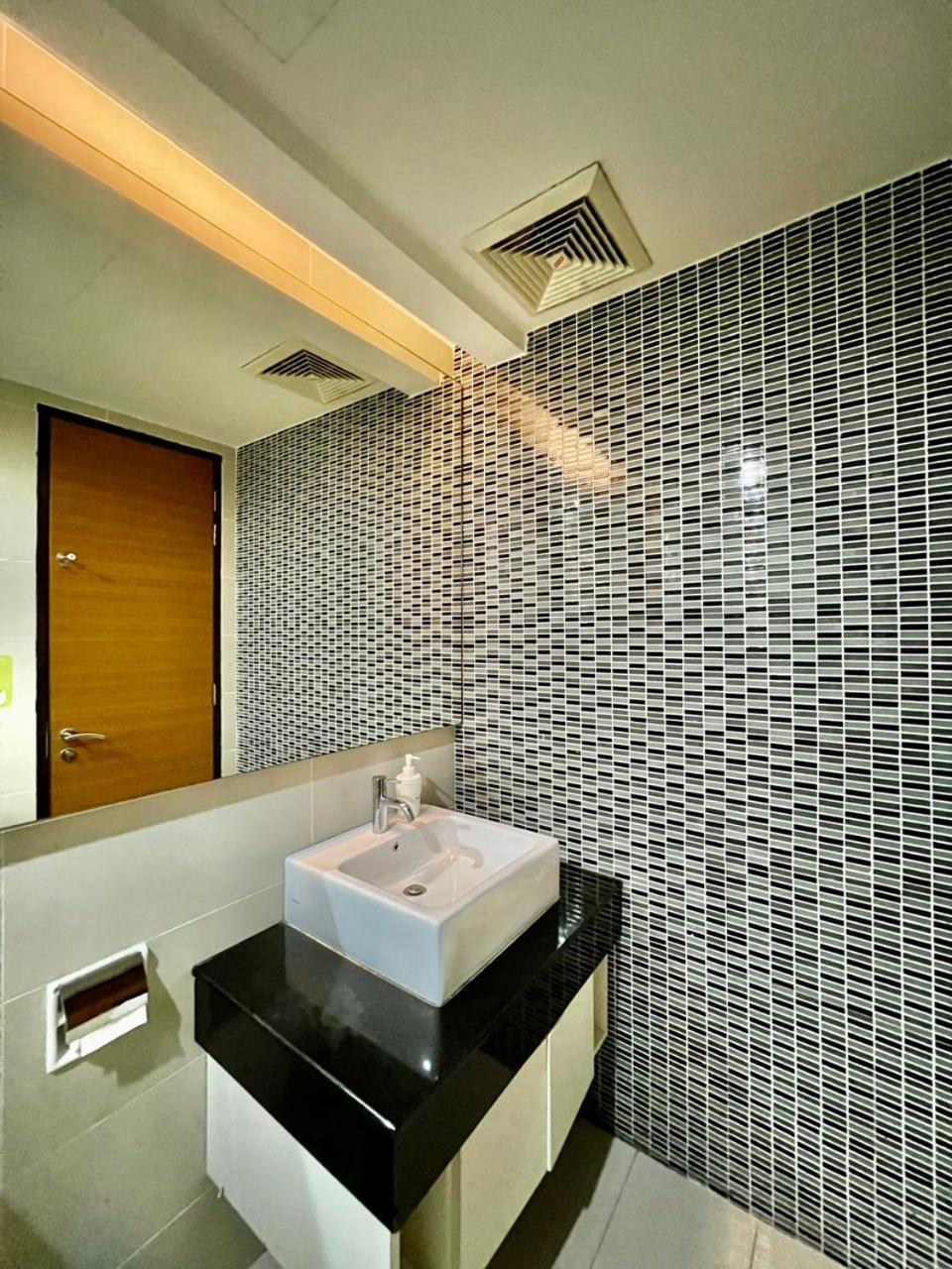 Couple Suite At Casa Residency 5 Mins Walk To Lrt, Jalan Alor & Bukit Bintang Kuala Lumpur Bagian luar foto